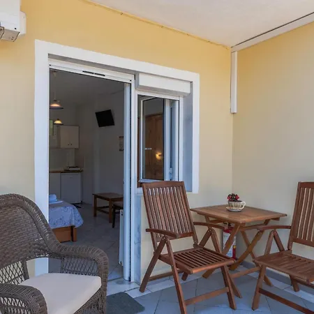 Yanna Apartment